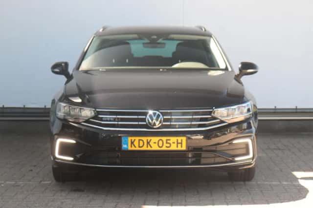 Volkswagen Passat (2020) thumbnail 3
