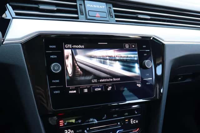 Volkswagen Passat (2020) thumbnail 23