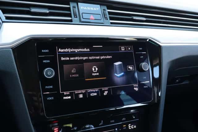 Volkswagen Passat (2020) thumbnail 24