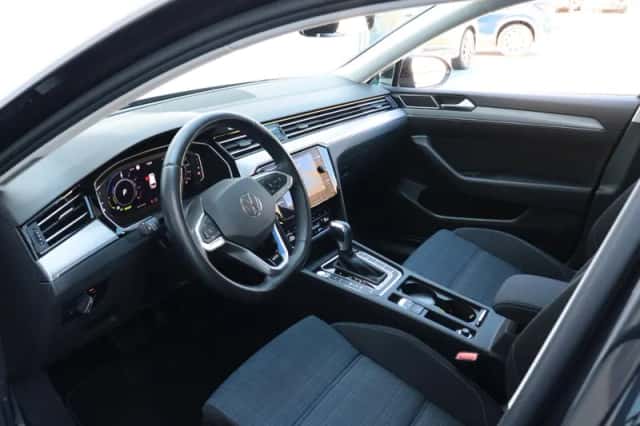 Volkswagen Passat (2020) thumbnail 7
