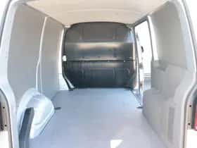 Volkswagen Transporter (2023) thumbnail 11
