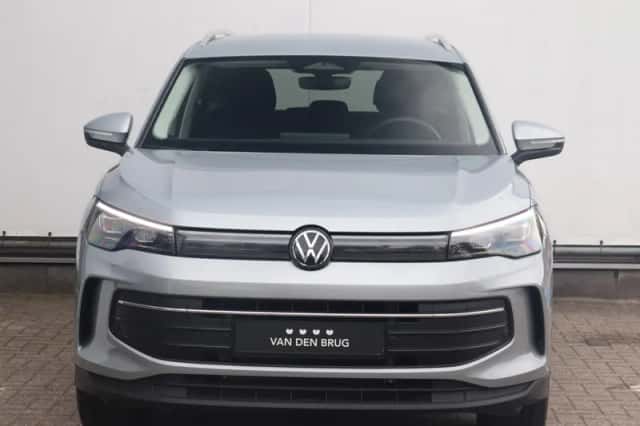 Volkswagen Tiguan (2025) thumbnail 2