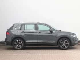Volkswagen Tiguan (2021) thumbnail 2