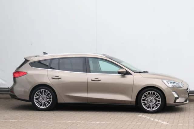 Ford Focus (2019) thumbnail 2