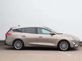 Ford Focus (2019) thumbnail 2