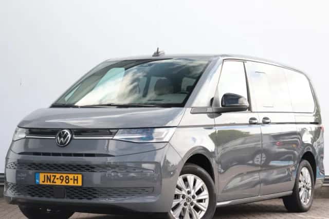 Volkswagen Multivan (2023) thumbnail 1