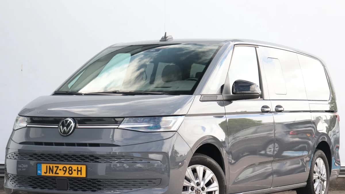 Volkswagen Multivan (2023) — foto 1