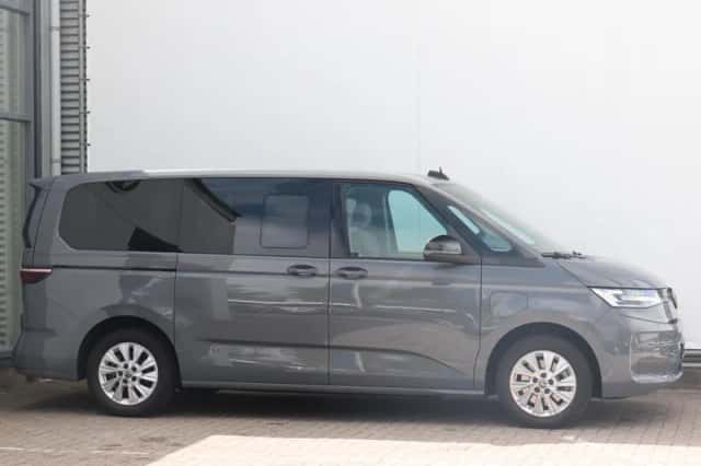 Volkswagen Multivan (2023) thumbnail 2