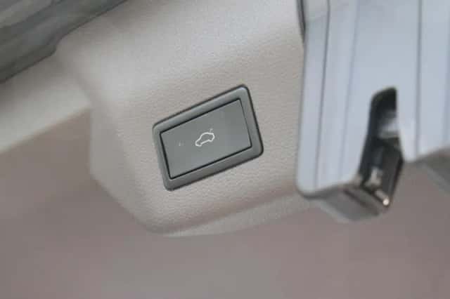 Volkswagen Multivan (2023) thumbnail 12