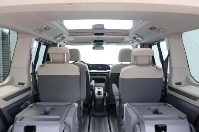 Volkswagen Multivan (2023) thumbnail 6