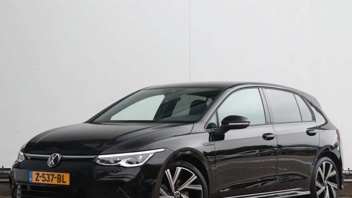 Volkswagen Golf (2024) — foto 1