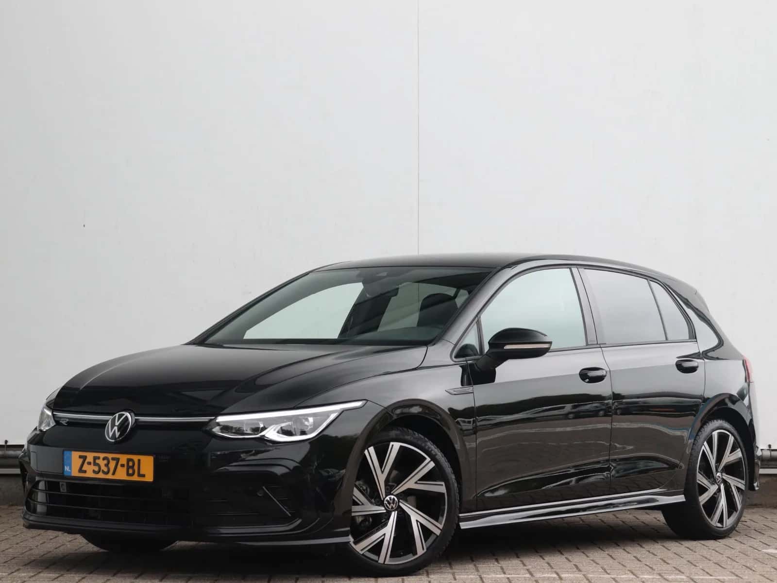 Volkswagen Golf (2024) — foto 1