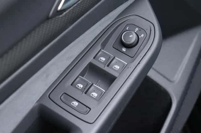 Volkswagen Golf (2024) thumbnail 22
