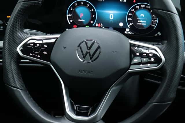 Volkswagen Golf (2024) thumbnail 24
