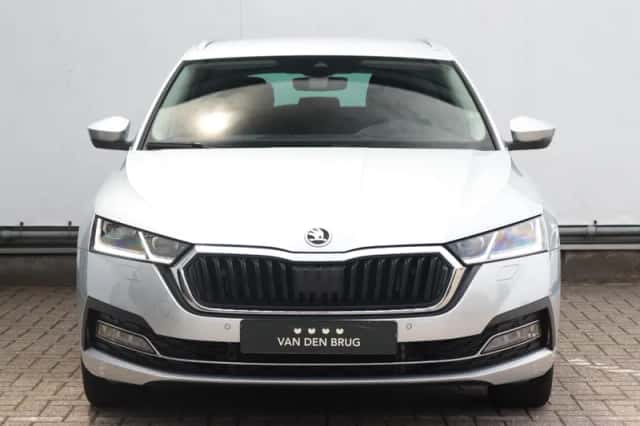 Škoda Octavia (2022) thumbnail 3