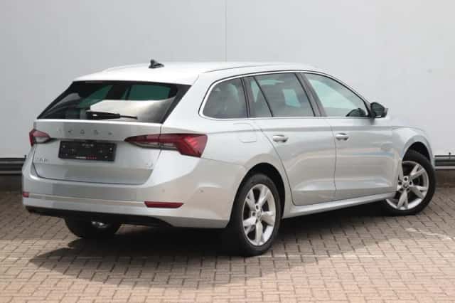 Škoda Octavia (2022) thumbnail 4
