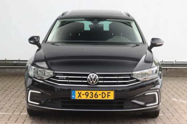 Volkswagen Passat (2021) thumbnail 2