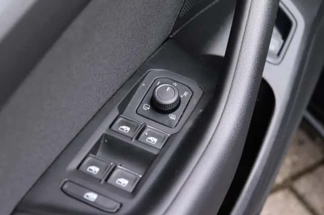 Volkswagen Passat (2021) thumbnail 16