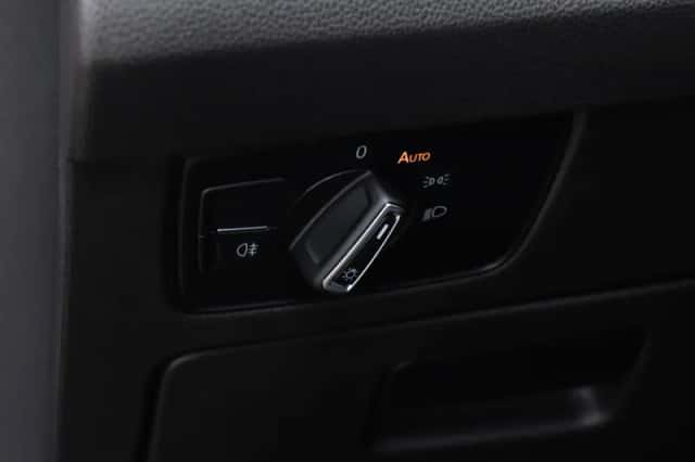 Volkswagen Passat (2021) thumbnail 17