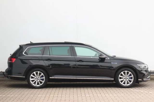 Volkswagen Passat (2021) thumbnail 3