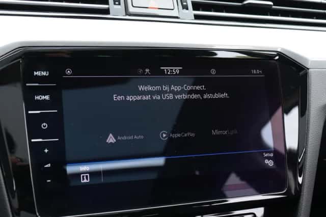 Volkswagen Passat (2021) thumbnail 24