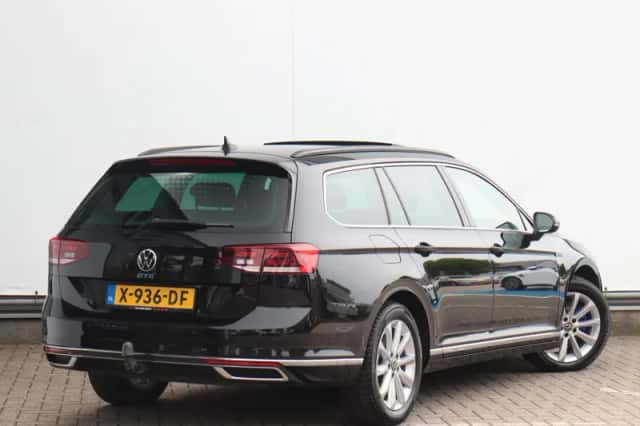 Volkswagen Passat (2021) thumbnail 4