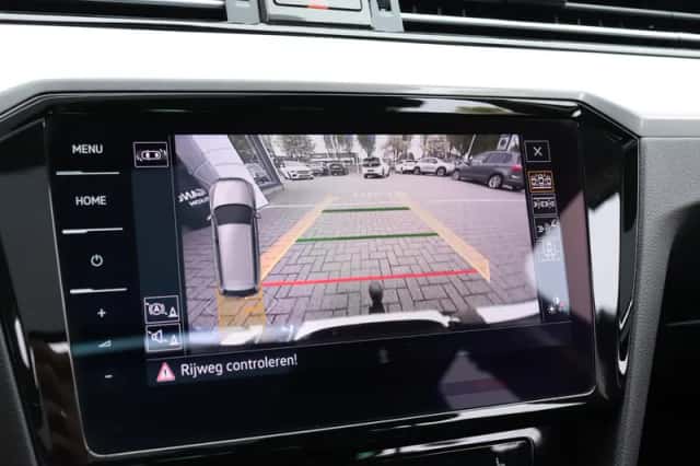Volkswagen Passat (2021) thumbnail 10