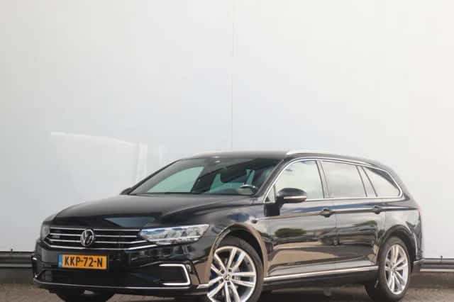 Volkswagen Passat (2021) thumbnail 1