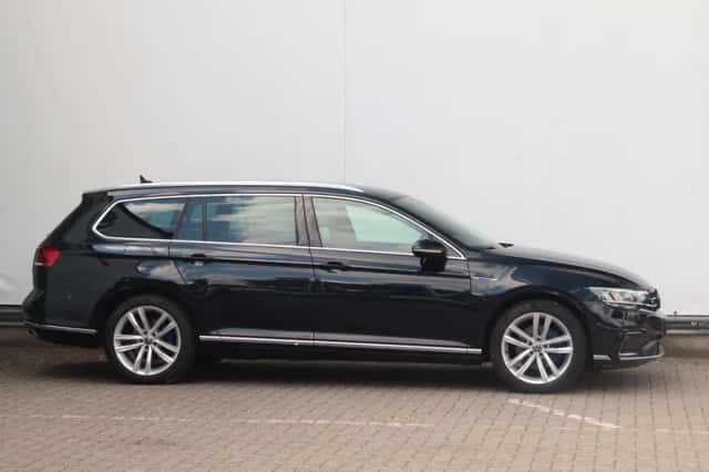 Volkswagen Passat (2021) thumbnail 2
