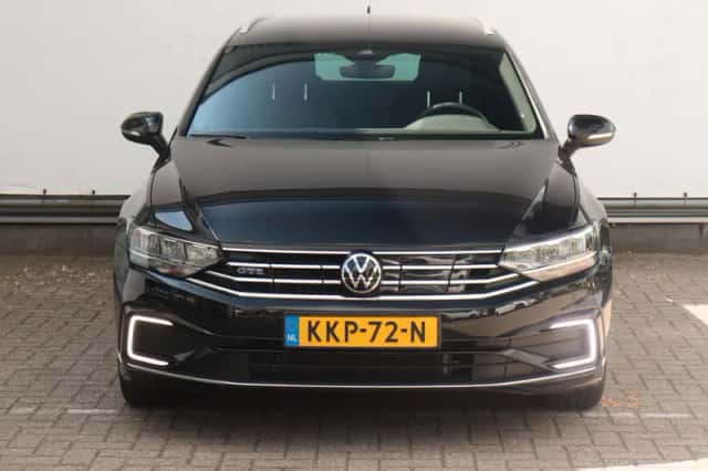 Volkswagen Passat (2021) thumbnail 3