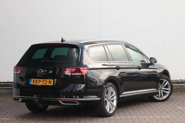 Volkswagen Passat (2021) thumbnail 4