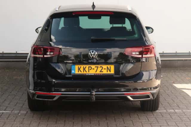 Volkswagen Passat (2021) thumbnail 5