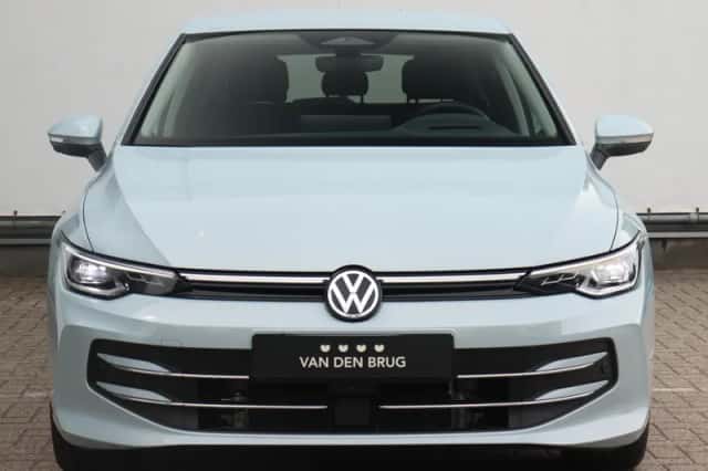 Volkswagen Golf (2025) thumbnail 2