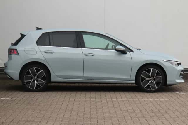 Volkswagen Golf (2025) thumbnail 4
