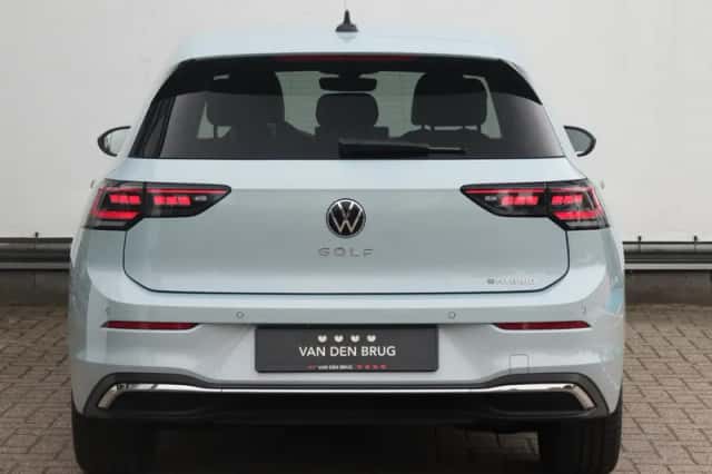 Volkswagen Golf (2025) thumbnail 6