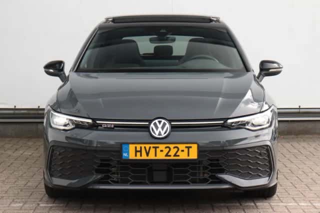 Volkswagen Golf (2024) thumbnail 2