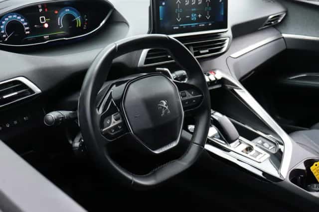 Peugeot 3008 (2021) thumbnail 6