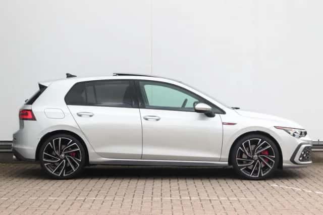 Volkswagen Golf (2024) thumbnail 2
