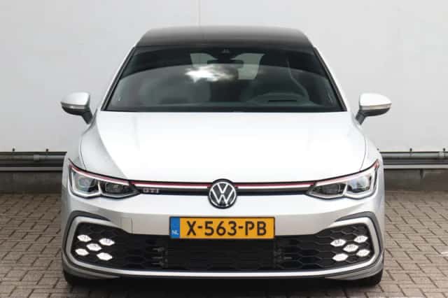 Volkswagen Golf (2024) thumbnail 3