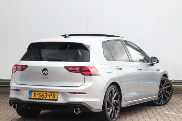 Volkswagen Golf (2024) thumbnail 4