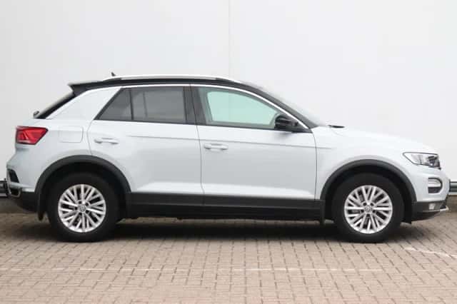 Volkswagen T-Roc (2019) thumbnail 2