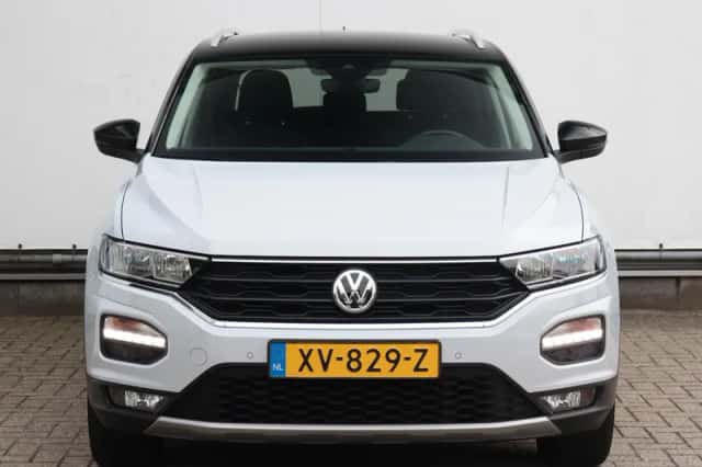 Volkswagen T-Roc (2019) thumbnail 3