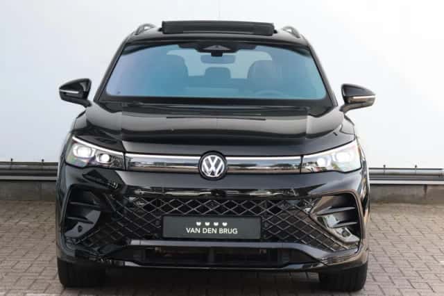 Volkswagen Tiguan (2025) thumbnail 2
