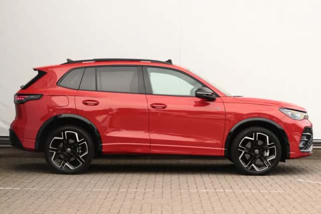 Volkswagen Tiguan (2024) thumbnail 2