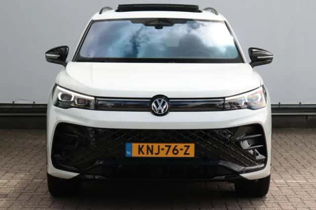 Volkswagen Tiguan (2025) thumbnail 3
