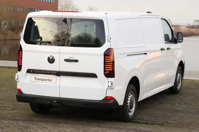 Volkswagen E-Transporter (2026) thumbnail 5