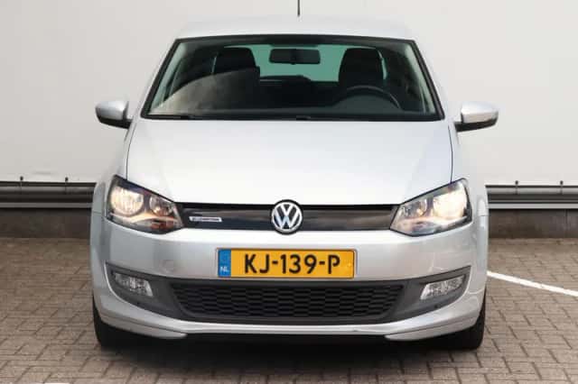 Volkswagen Polo (2016) thumbnail 2