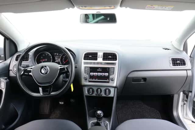 Volkswagen Polo (2016) thumbnail 6