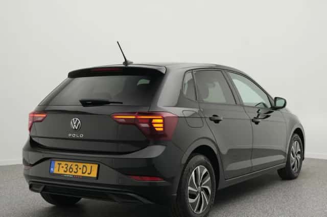 Volkswagen Polo (2023) thumbnail 2