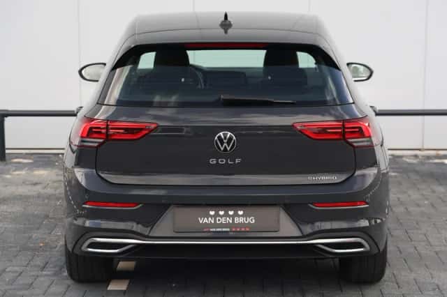 Volkswagen Golf (2022) thumbnail 6
